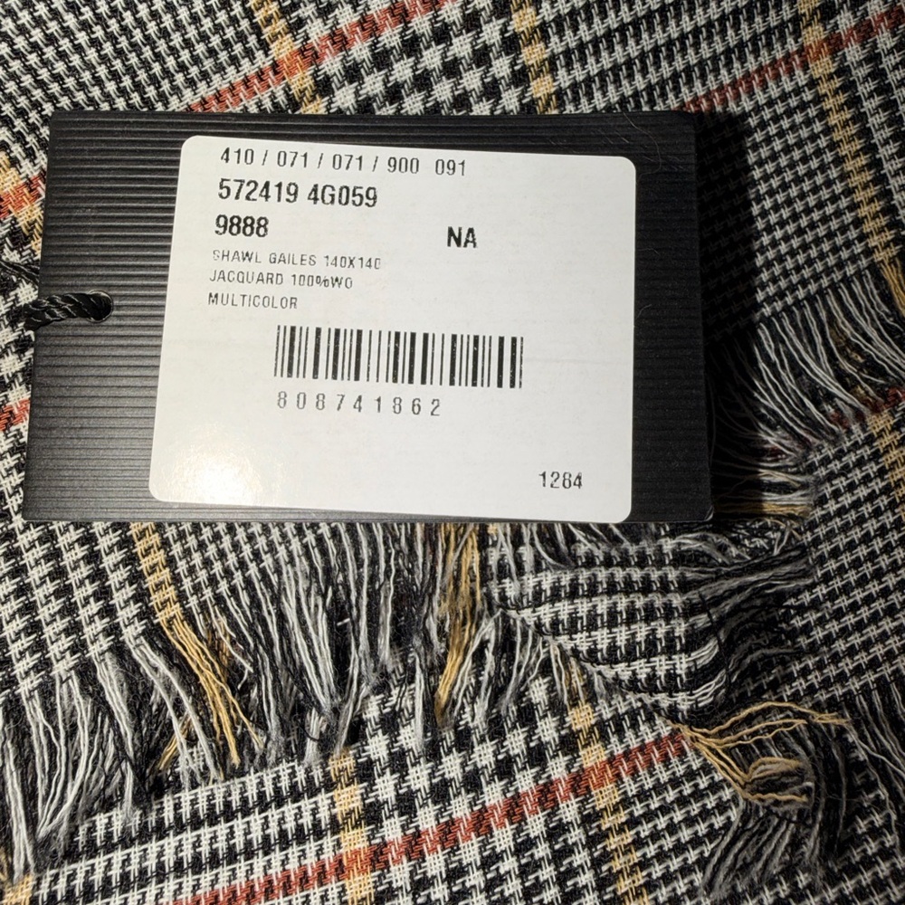 GUCCI
Check Wool Logo Square Shawl In Red,yellow - Picture 4 of 6